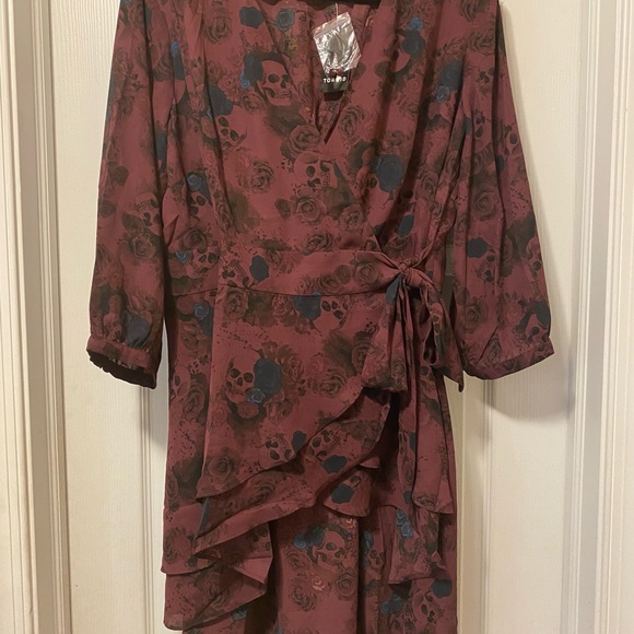 Torrid Wrap Tunic Burgundy Floral/Skull Georgette Size 1 - Picture 1 of 9